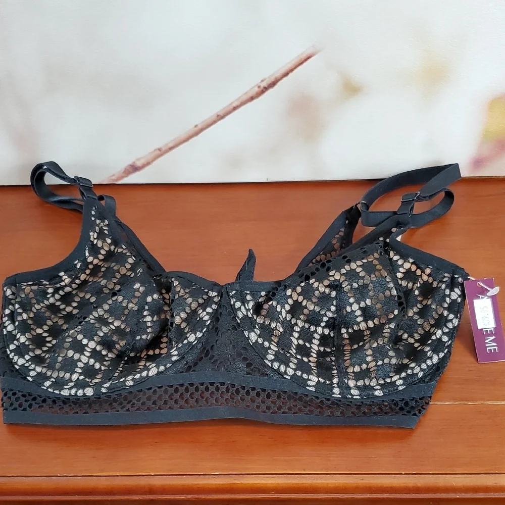 Adore Me Black and Cream Bra -32DDD
